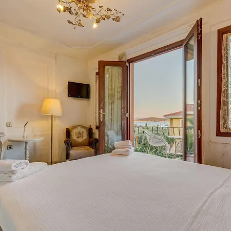 Cunda Battalos Kucuk Hotell 2*